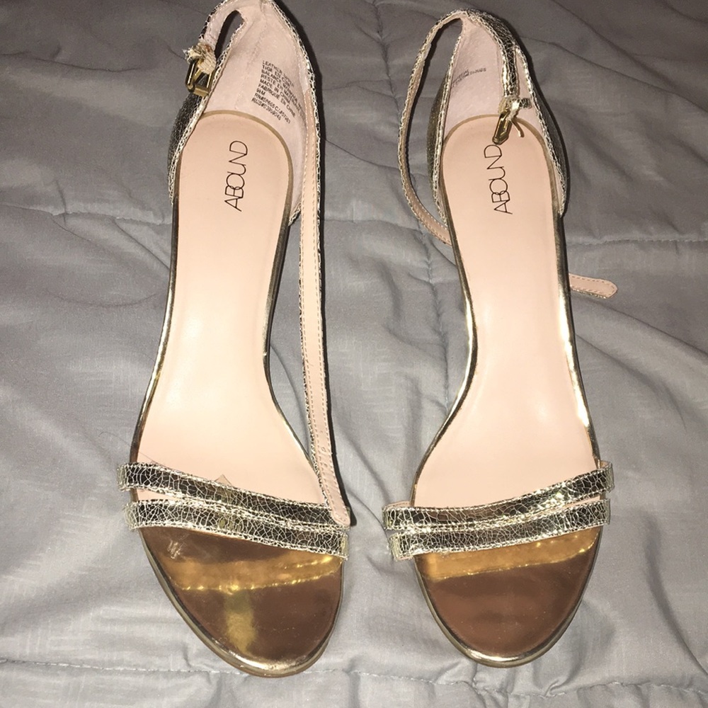 Gold abound shoes. Brand new